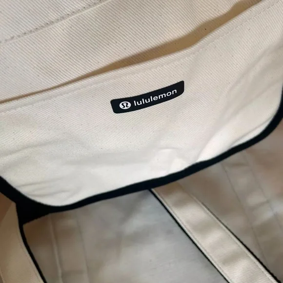 Lululemon Daily Multi-Pocket Canvas Tote Bag - Picture 4 of 4